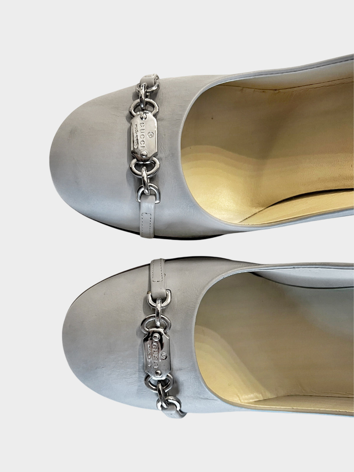 Gucci 2000s Grey Chain Link Leather Pumps