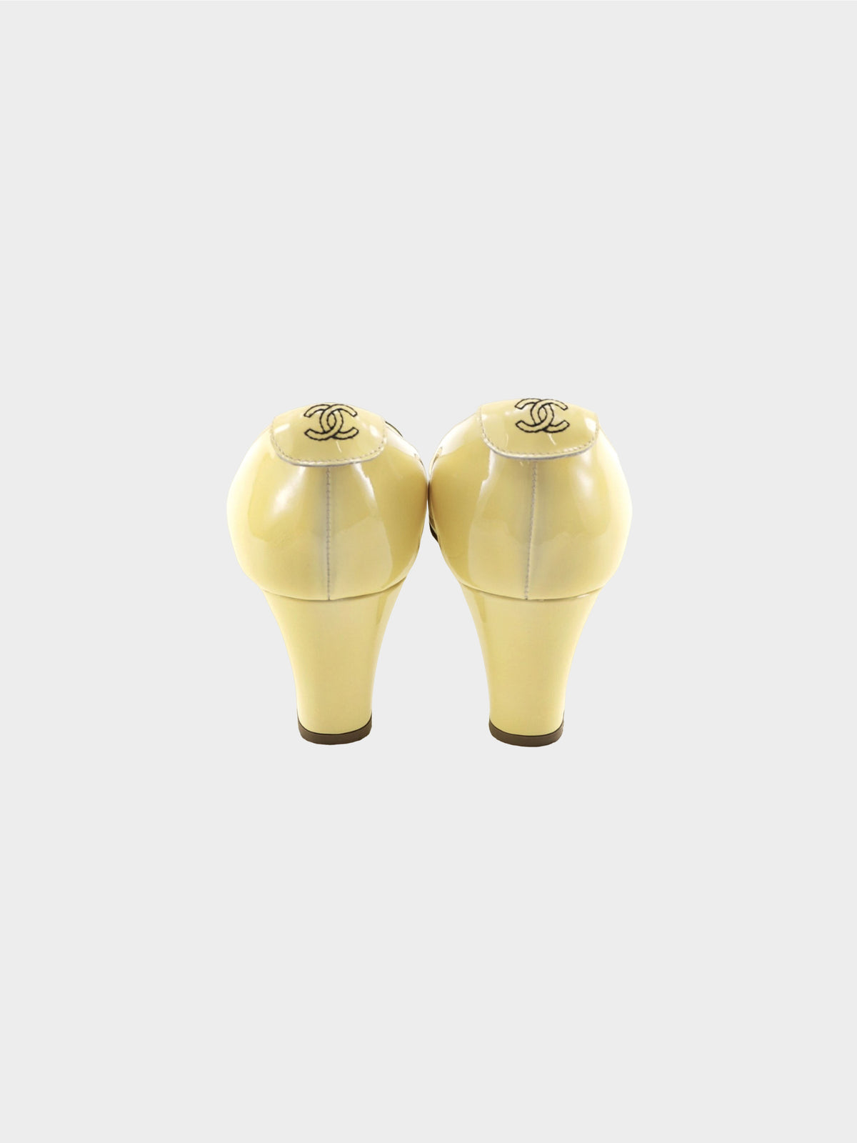 Chanel 2000s Black and Beige Two-toned Pumps
