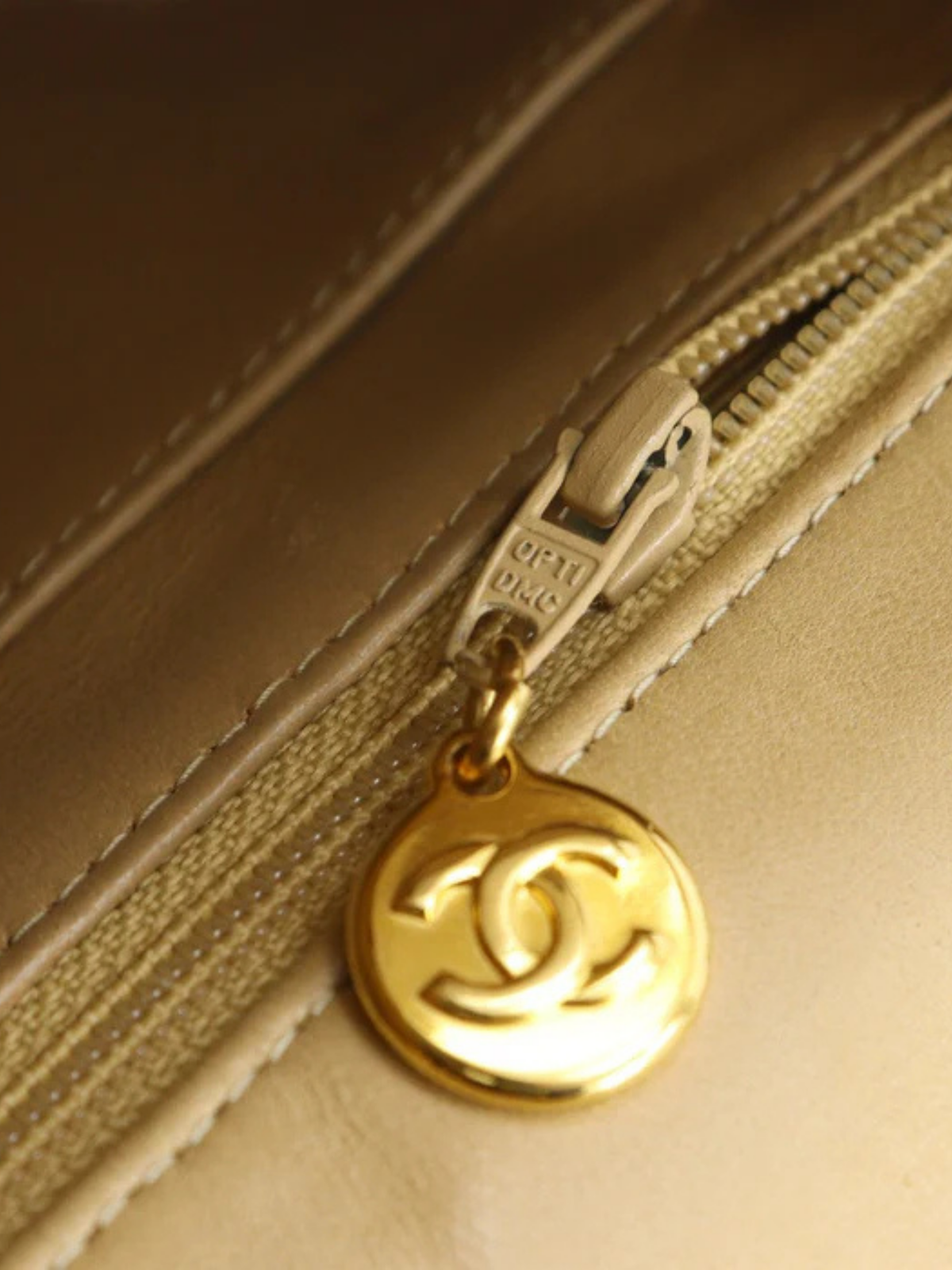 Chanel 1990s Beige Lambskin Leather Matelassé Chain Shoulder Bag