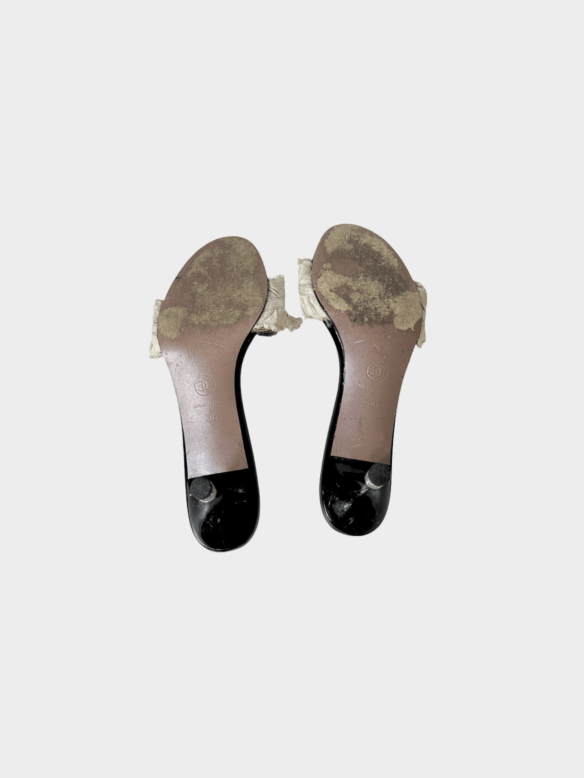 Chanel 2000s White and Black Ruffled Fabric CC Bow Slide Sandals
