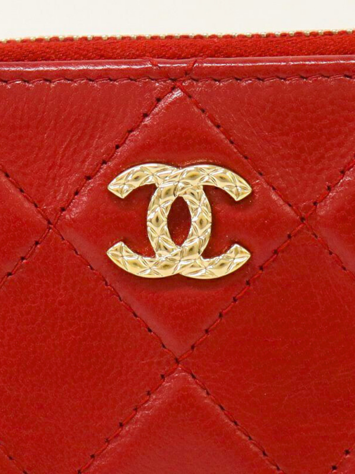 Chanel 2000s Bordeaux Caviar Skin Matelassé Coin Purse