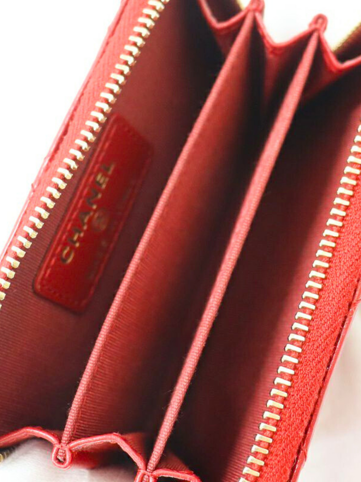 Chanel 2000s Bordeaux Caviar Skin Matelassé Coin Purse