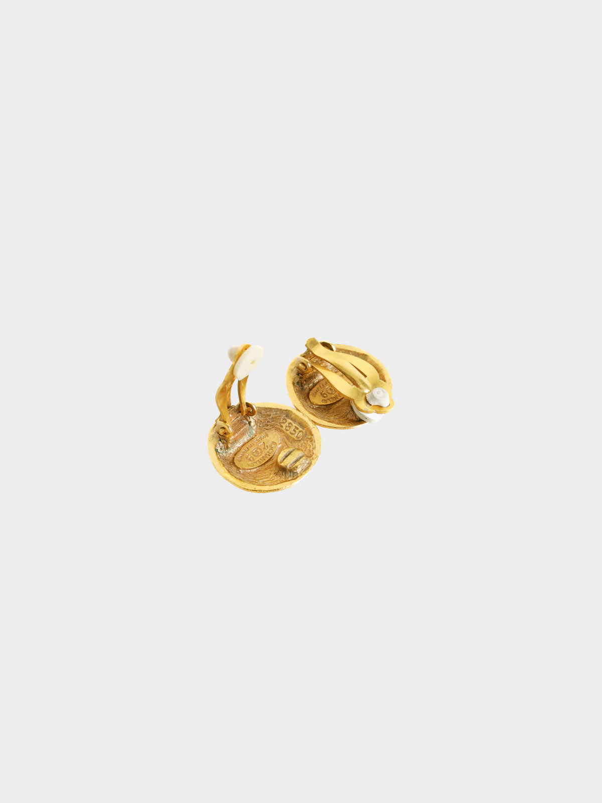 Chanel 1990s Gold-Tone Round Interlocking CC Clip-On Earrings