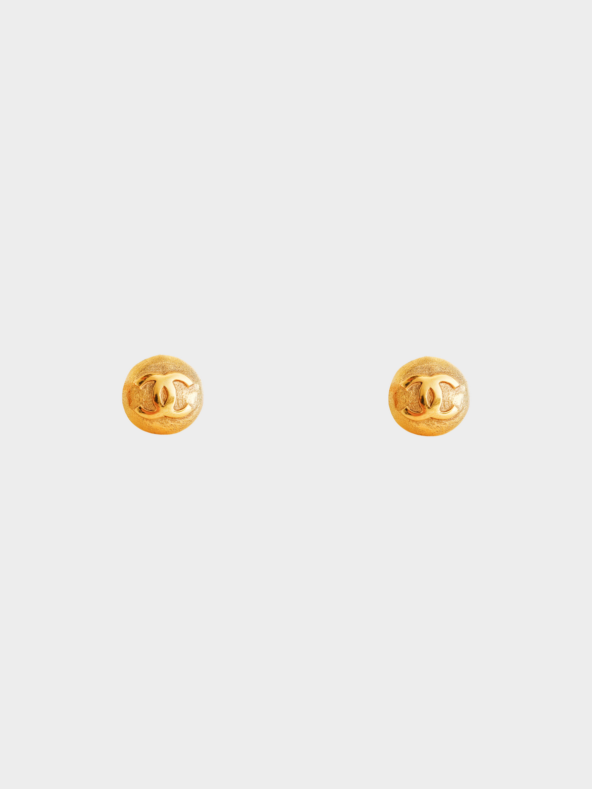 Chanel 1990s Gold-Tone Round Interlocking CC Clip-On Earrings