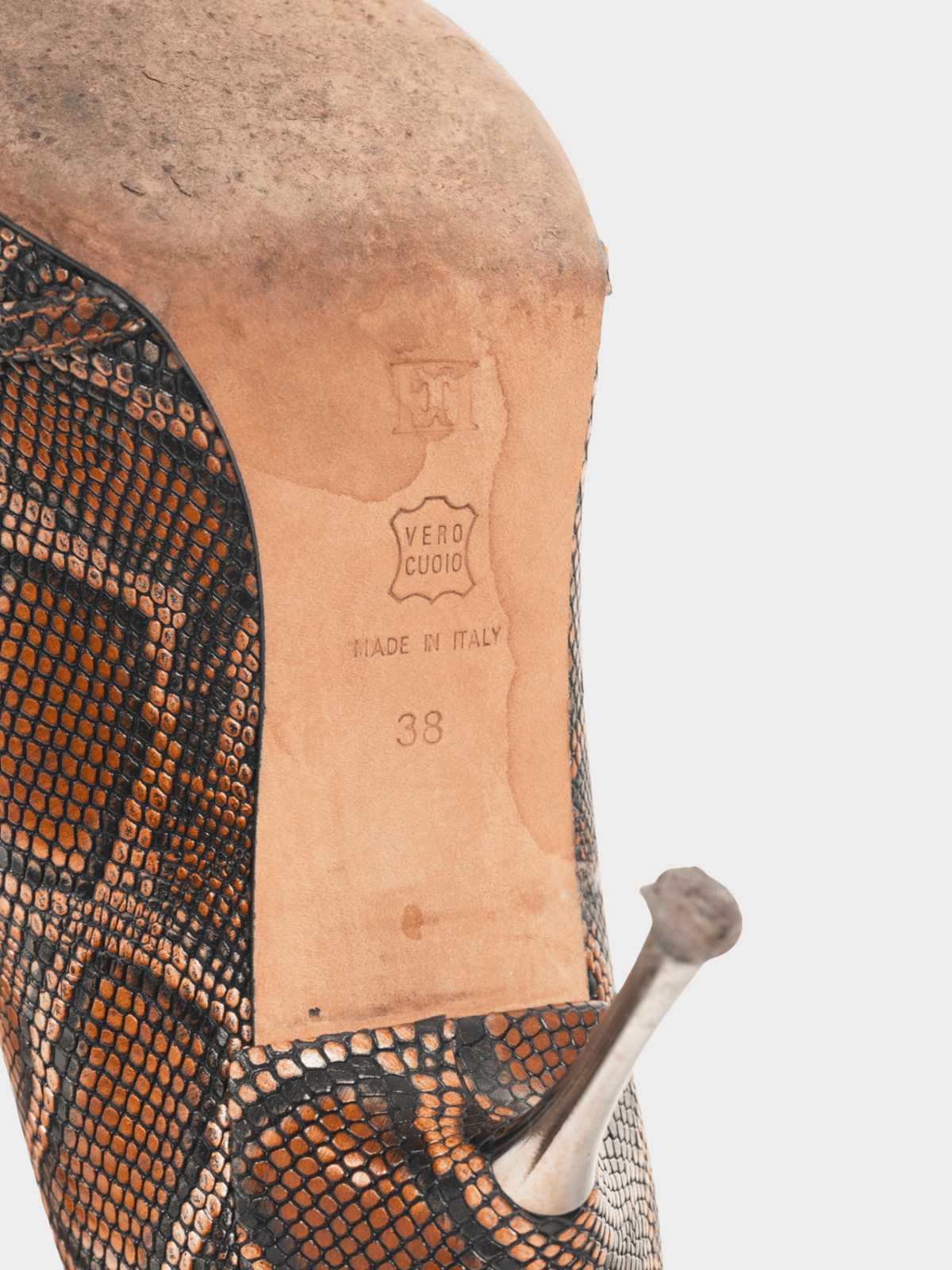 Escada AW 2015 Runway Brown Snake-Embossed Pointed-Toe Pumps